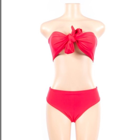 Red bikini - Picture 3 of 5